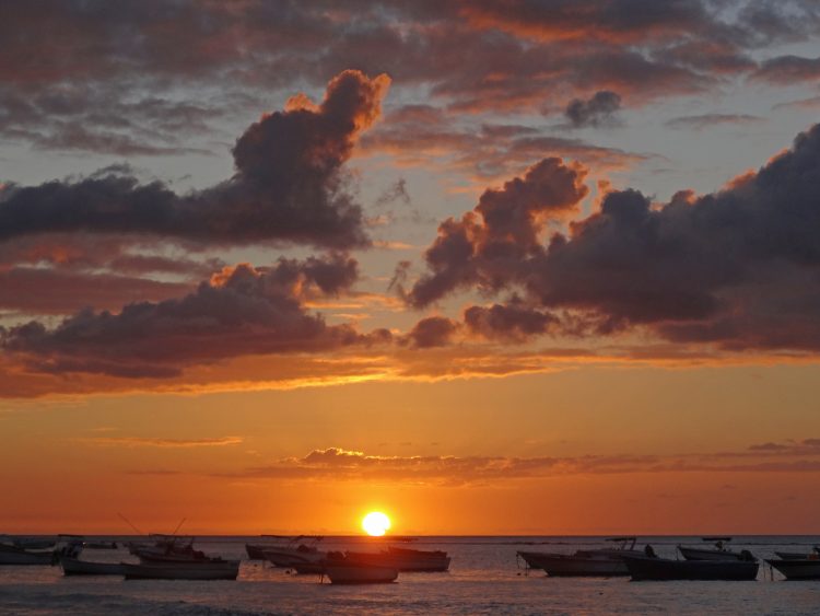 Coucher de soleil - plage Tamarin - Ile Maurice