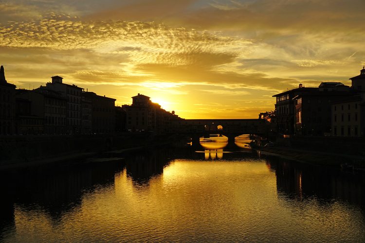 Coucher de soleil sur le Ponte Vecchio - Florence - Toscane - Italie