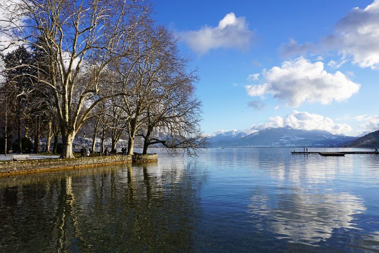 Reflets sur le lac d'Annecy - Haute Savoie