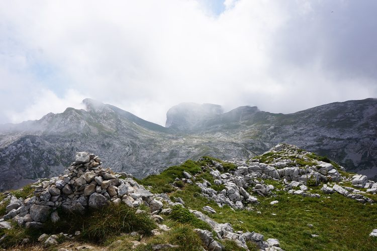 Cairn sur les Rochers des Jaux - Col des Deux Sœurs - Grande Moucherolle - Villard de Lans - rando Vercors